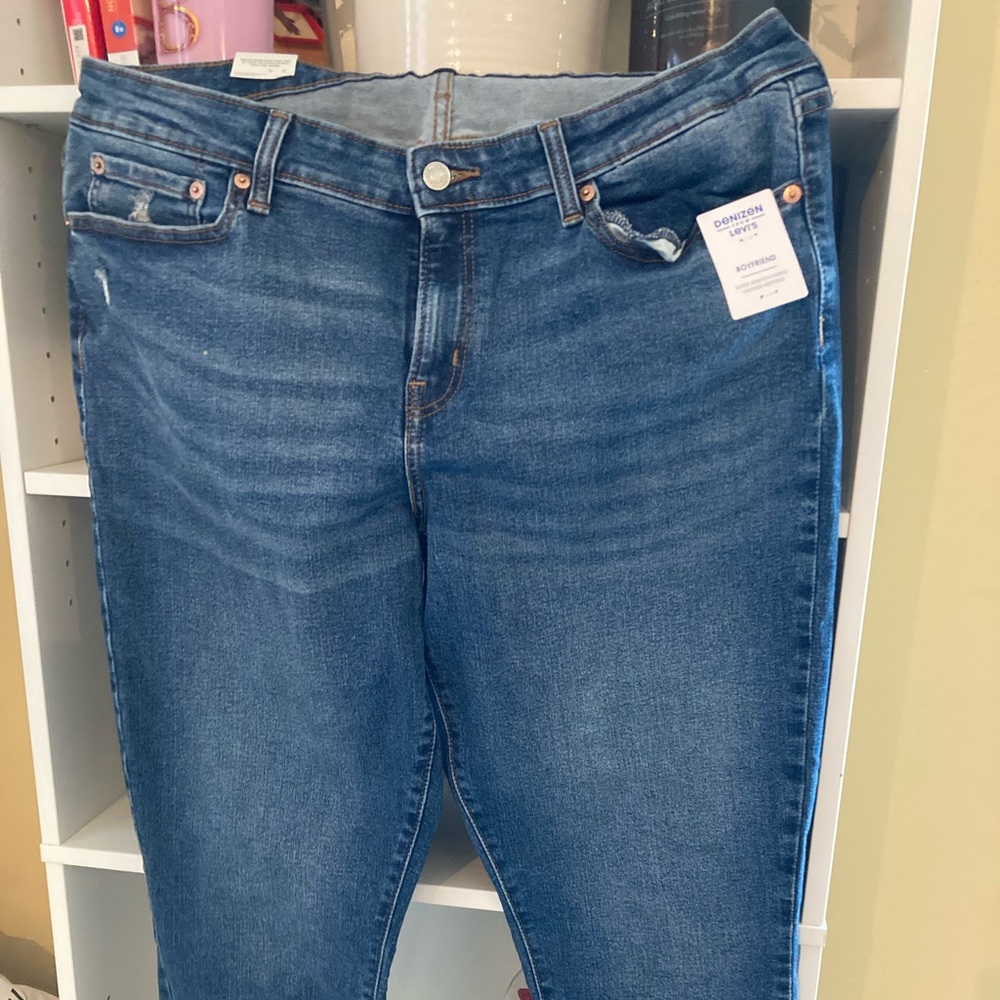 Levi’s boyfriend jeans